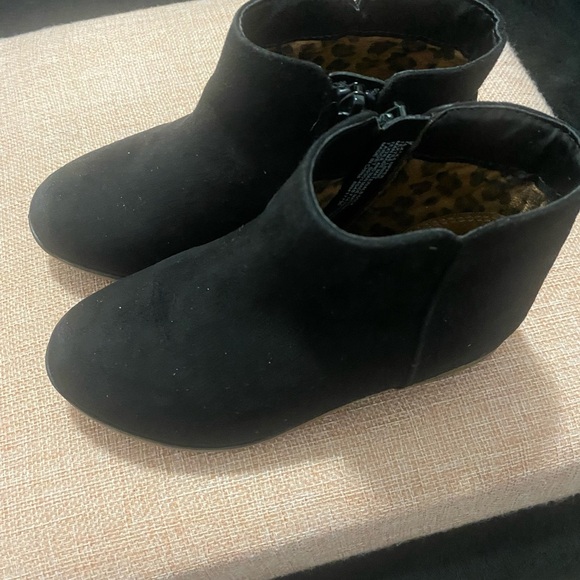 Cat and Jack Black Ankle Boots - Picture 4 of 8